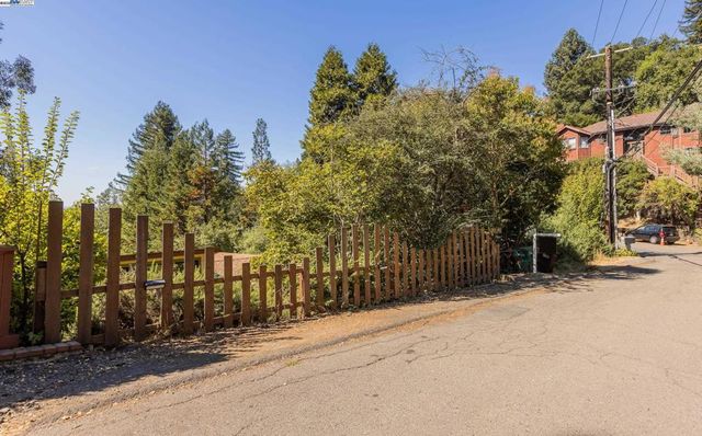 373 Taurus Ave, Oakland, CA 94611