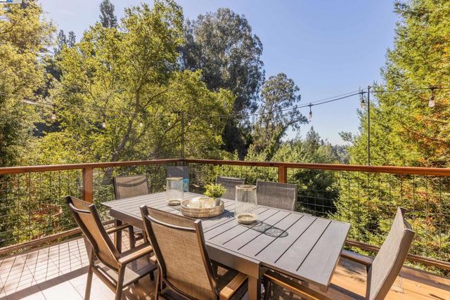 373 Taurus Ave, Oakland, CA 94611