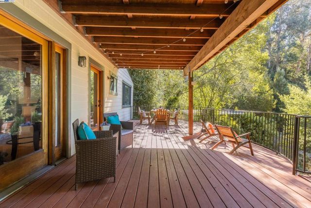 373 Taurus Ave, Oakland, CA 94611