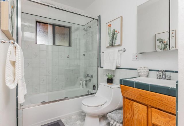 373 Taurus Ave, Oakland, CA 94611