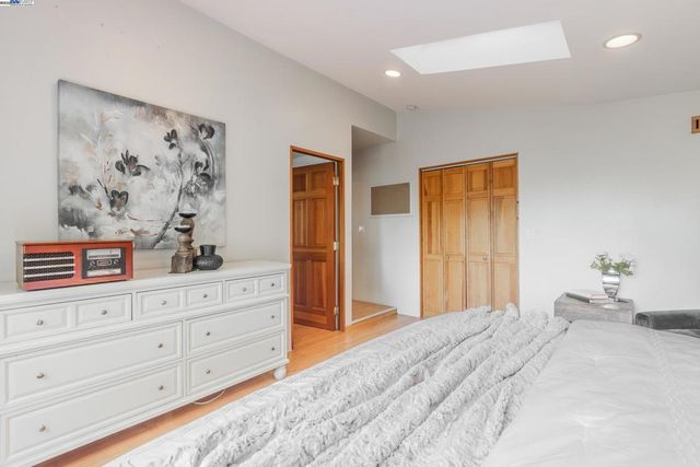 373 Taurus Ave, Oakland, CA 94611