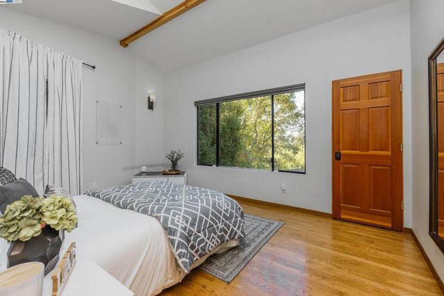 373 Taurus Ave, Oakland, CA 94611