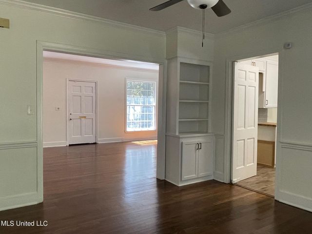 724 Meadowbrook Road, Jackson, MS 39206
