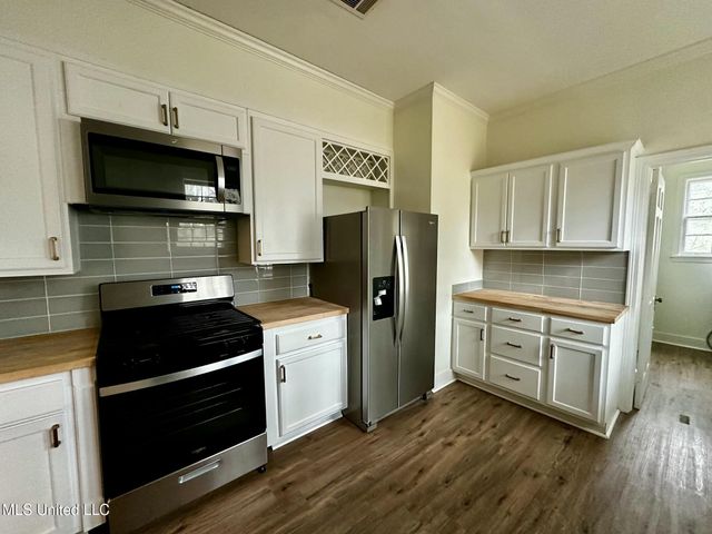 724 Meadowbrook Road, Jackson, MS 39206