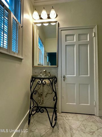 724 Meadowbrook Road, Jackson, MS 39206