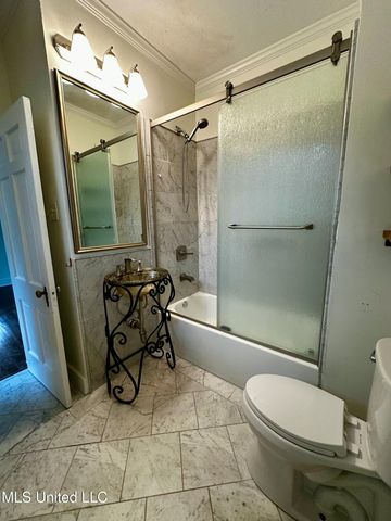 724 Meadowbrook Road, Jackson, MS 39206