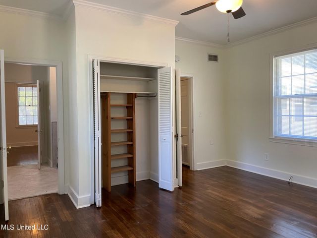 724 Meadowbrook Road, Jackson, MS 39206