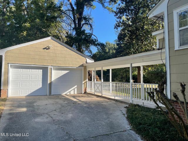 724 Meadowbrook Road, Jackson, MS 39206