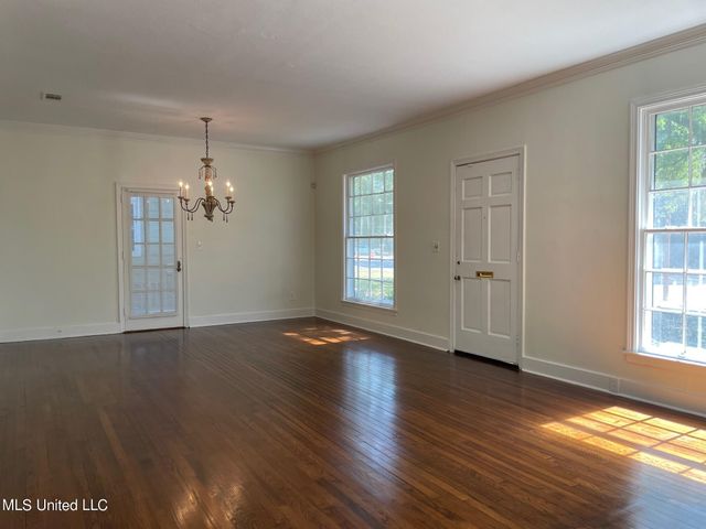 724 Meadowbrook Road, Jackson, MS 39206