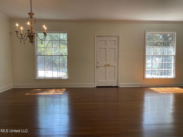 724 Meadowbrook Road, Jackson, MS 39206