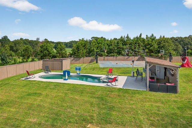 2112 Meadowood Cove, Monroe, GA 30655