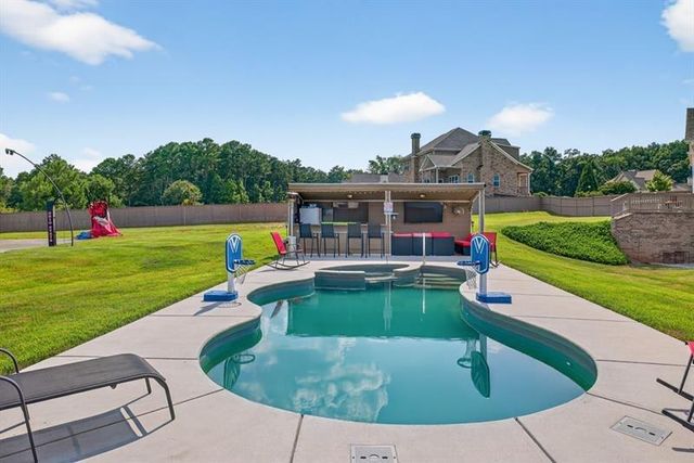 2112 Meadowood Cove, Monroe, GA 30655