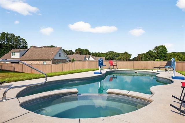 2112 Meadowood Cove, Monroe, GA 30655