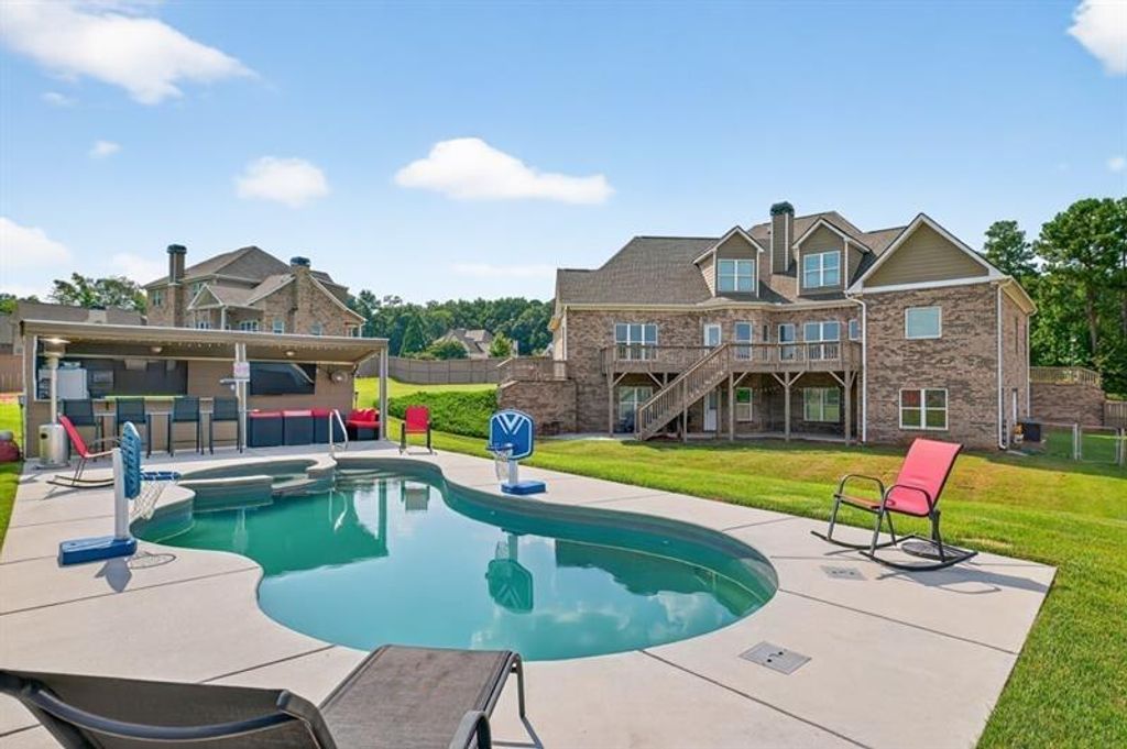 2112 Meadowood Cove, Monroe, GA 30655