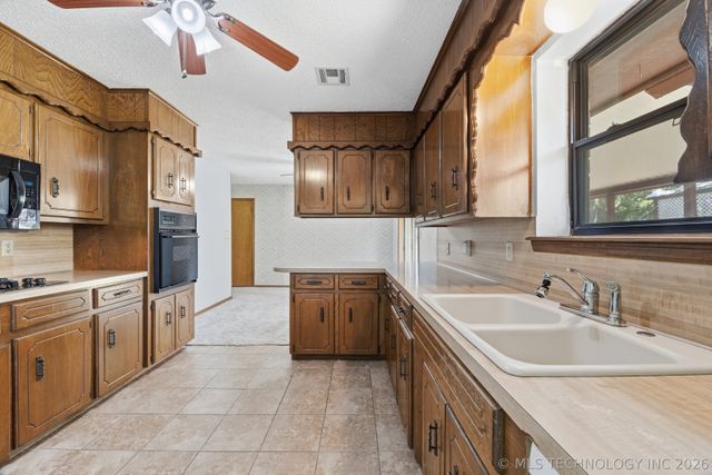 25566 S 4130 Drive, Claremore, OK 74019