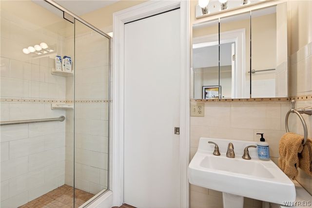 33 Gates Circle 5C, Buffalo, NY 14222