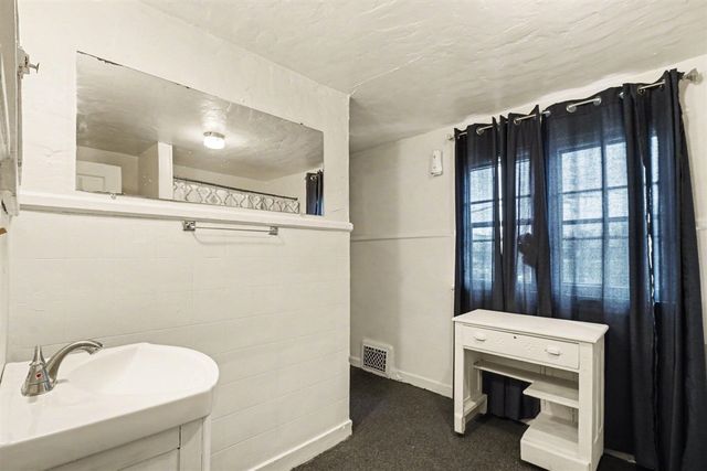 1823 W Michigan Avenue, Battle Creek, MI 49037