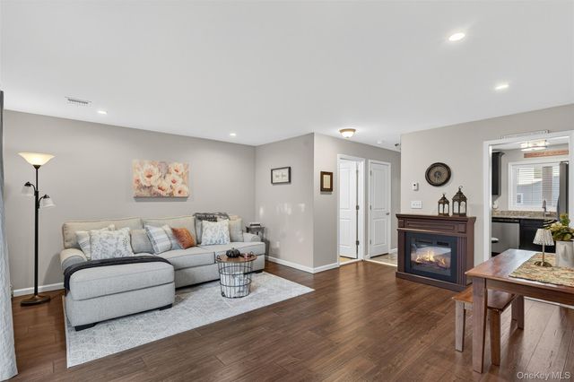 100 Boniface Drive 17C, Pine Bush, NY 12566