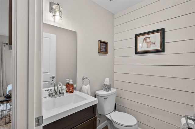 100 Boniface Drive 17C, Pine Bush, NY 12566