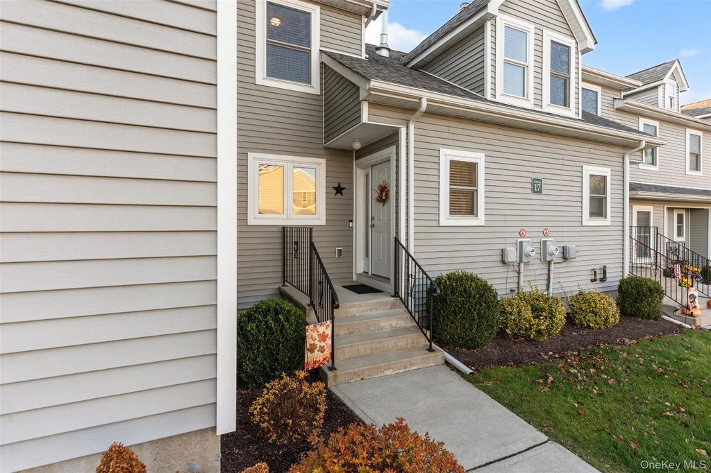 100 Boniface Drive 17C, Pine Bush, NY 12566