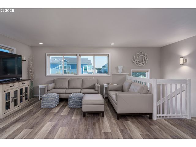 2131 Beach Loop Drive, Bandon, OR 97411