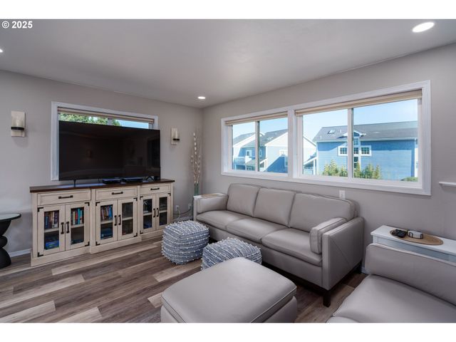 2131 Beach Loop Drive, Bandon, OR 97411