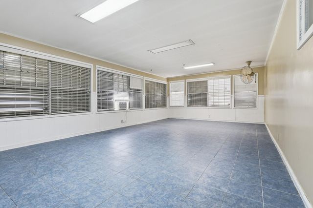 106 Barracuda Avenue, Galveston, TX 77550