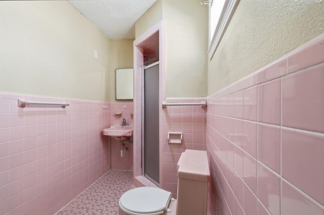 106 Barracuda Avenue, Galveston, TX 77550