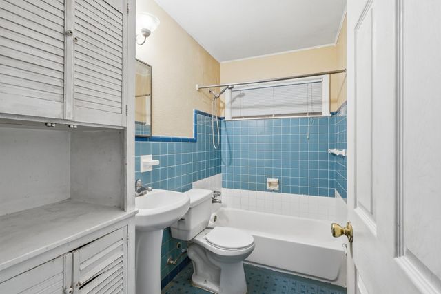 106 Barracuda Avenue, Galveston, TX 77550