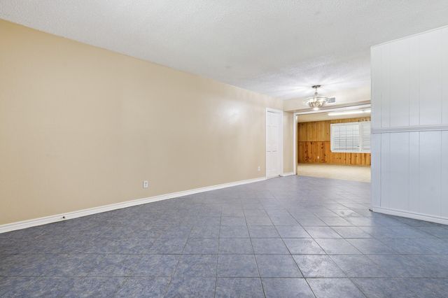 106 Barracuda Avenue, Galveston, TX 77550
