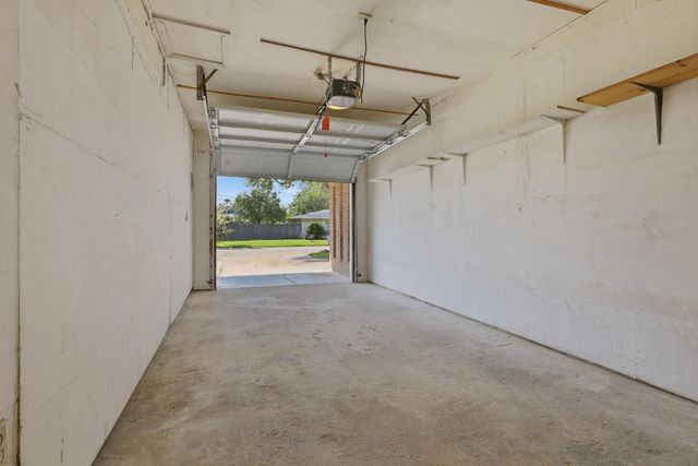 106 Barracuda Avenue, Galveston, TX 77550