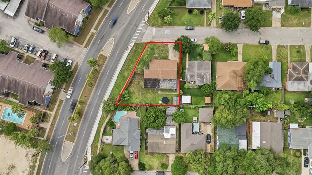 106 Barracuda Avenue, Galveston, TX 77550