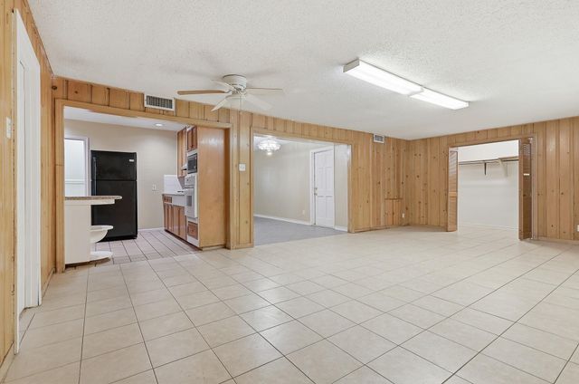 106 Barracuda Avenue, Galveston, TX 77550