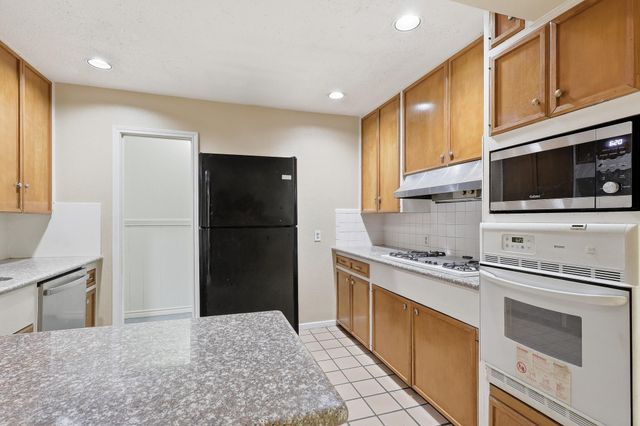 106 Barracuda Avenue, Galveston, TX 77550