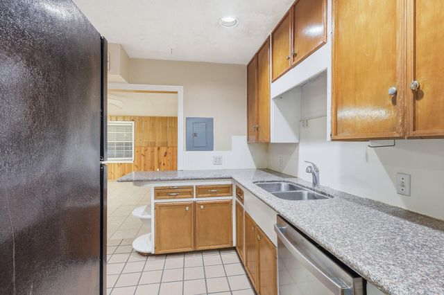 106 Barracuda Avenue, Galveston, TX 77550