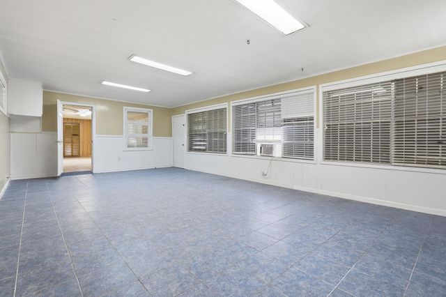106 Barracuda Avenue, Galveston, TX 77550