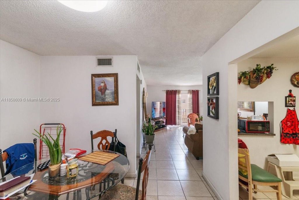 6190 W 19th Ave 202, Hialeah, FL 33012
