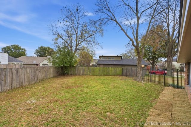 1702 S Aster Court, Broken Arrow, OK 74012