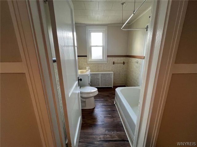 98 Freund Street Upper, Buffalo, NY 14215