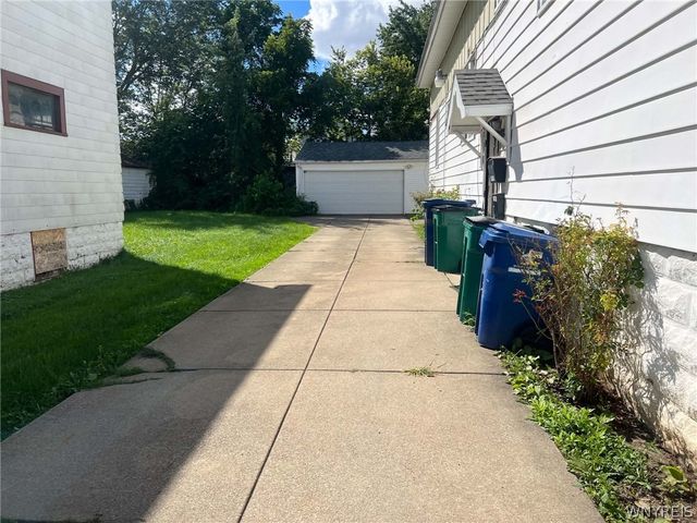 98 Freund Street Upper, Buffalo, NY 14215