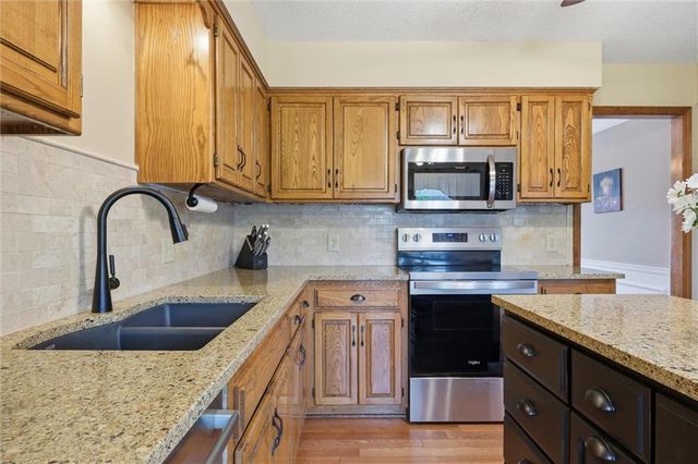 1100 Wellington Way, Liberty, MO 64068