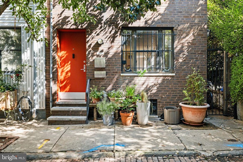 601 FULTON ST, PHILADELPHIA, PA 19147 — exterior
