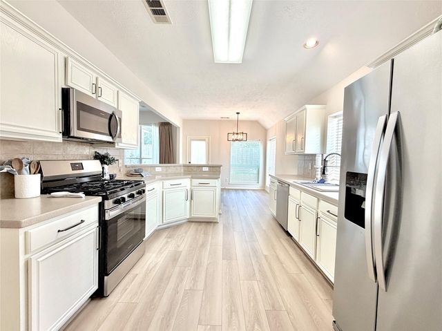 10707 Overton Circle, Houston, TX 77065