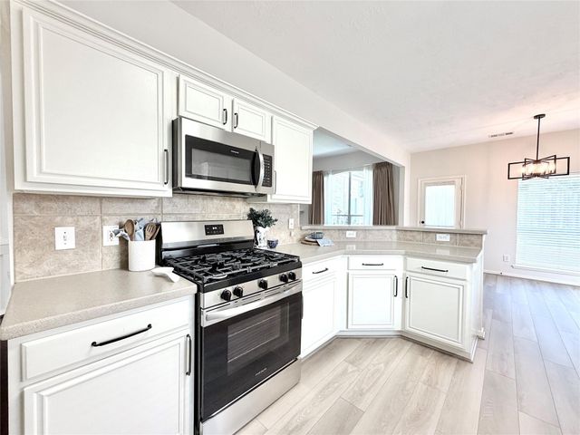 10707 Overton Circle, Houston, TX 77065