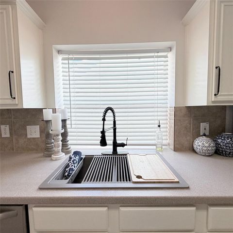10707 Overton Circle, Houston, TX 77065