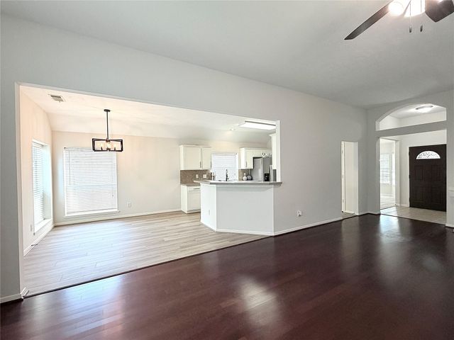 10707 Overton Circle, Houston, TX 77065
