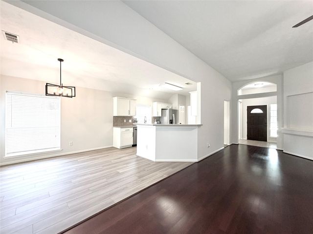 10707 Overton Circle, Houston, TX 77065