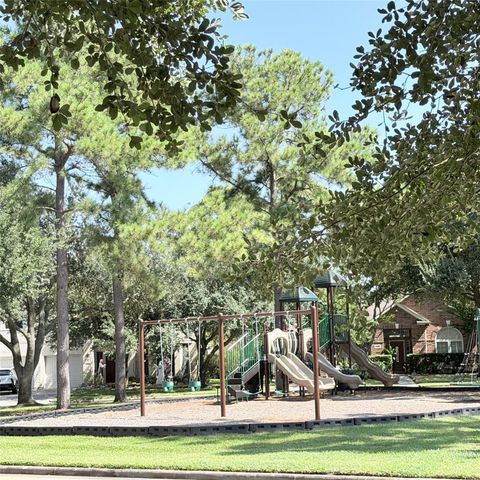 10707 Overton Circle, Houston, TX 77065