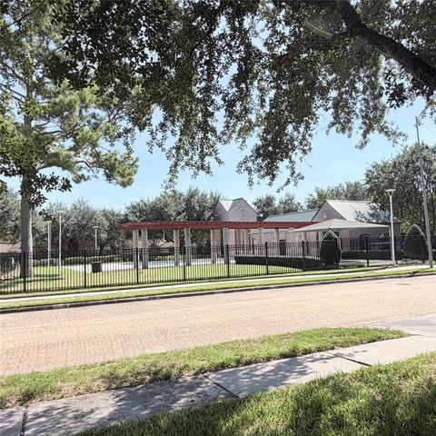 10707 Overton Circle, Houston, TX 77065