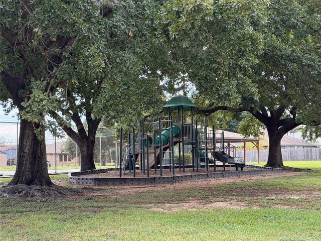 10707 Overton Circle, Houston, TX 77065